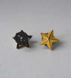 Звезда пласт. золотая гладкая 20мм