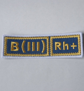 ШЕВРОН B(III) RH+ ЗОЛОТО СИНИЙ БЕЛАЯ ОКАНТОВКА