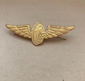 Кокарда железнодорожников на тулью