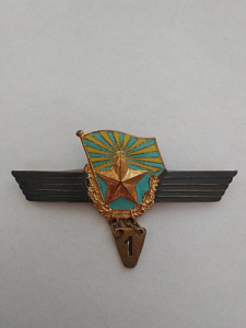Знак "Сверхсрочнослужащий  ВВС" обр. 1957 г. Латунь, эмаль, завод "Победа"