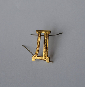 Буква Д на погоны металлическая