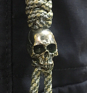 Череп бусина для темляка браслетов и других изделий из паракорда 