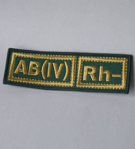 Шеврон группа крови АВ(IV)Rh- ПВ золото